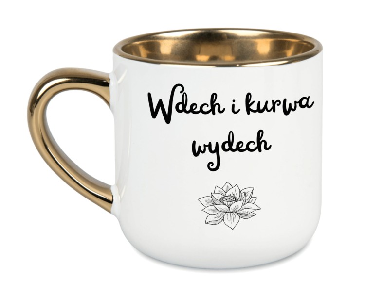kubek z napisem Wdech i kurwa wydech biały ze złotym uchem i lotosem