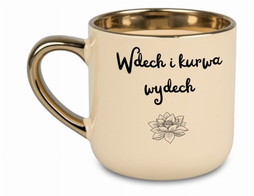 kubek ze złotym uchem i kwiatem lotosu